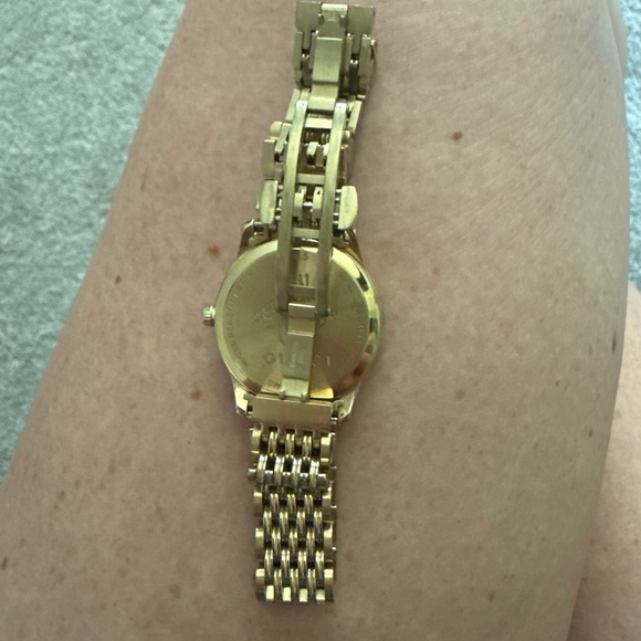 Women’s Gucci Timeless watch - Picture 5 of 6